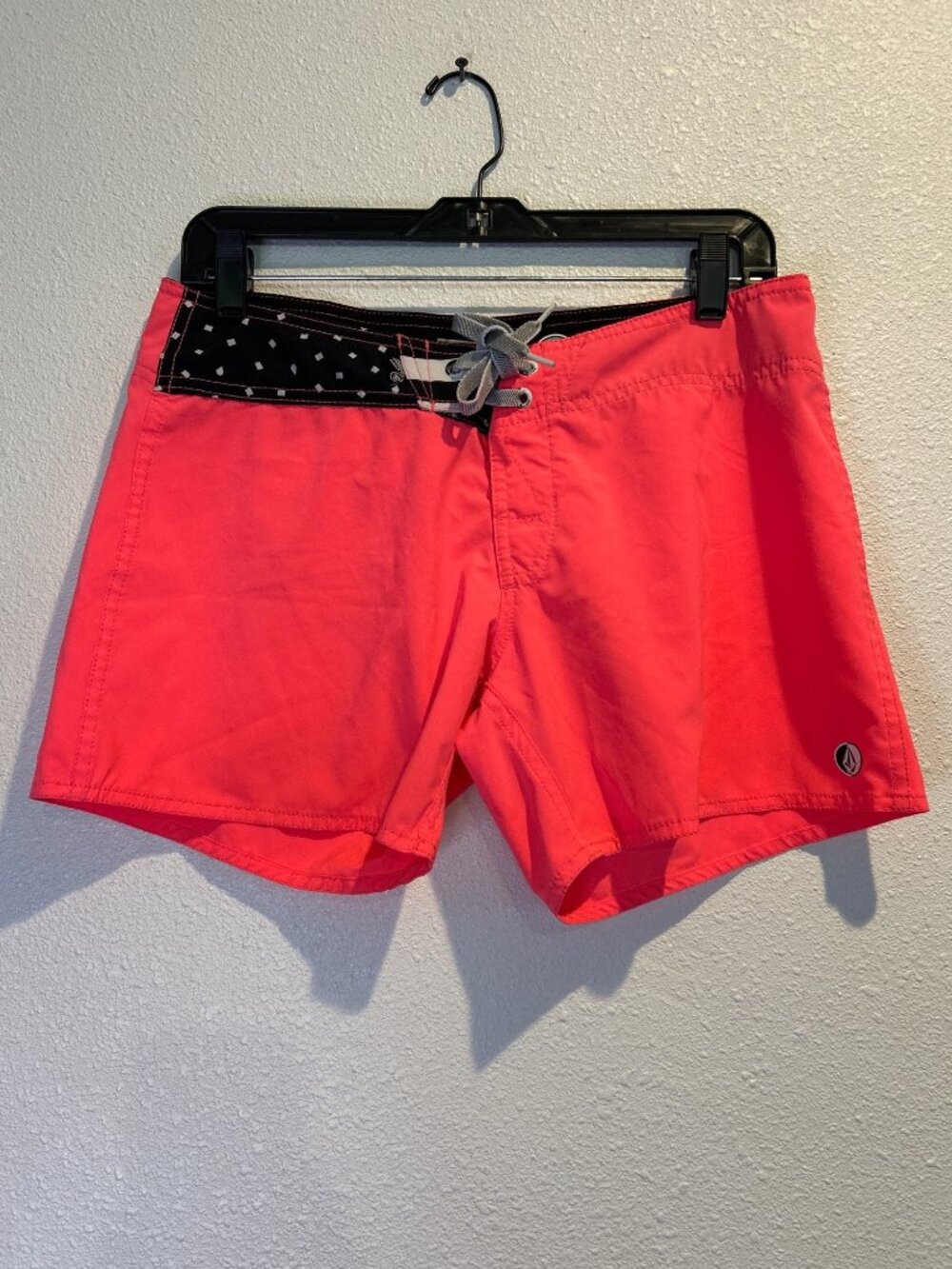 Volcom Women’s MEDIUM Spinner Board Swim Shorts 5” Inseam Pink Cinch fly Pockets